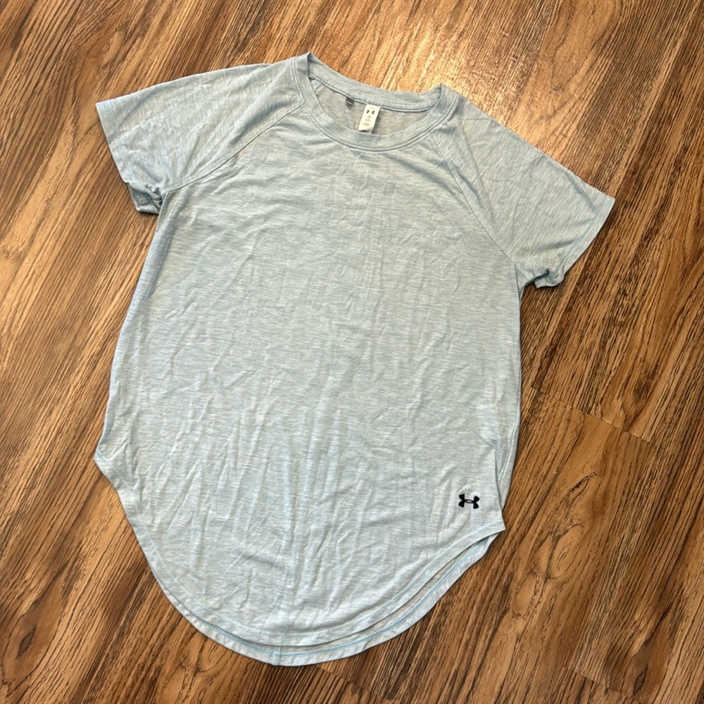 LIKE NEW!! Under Armour womens t-shirt - XS
